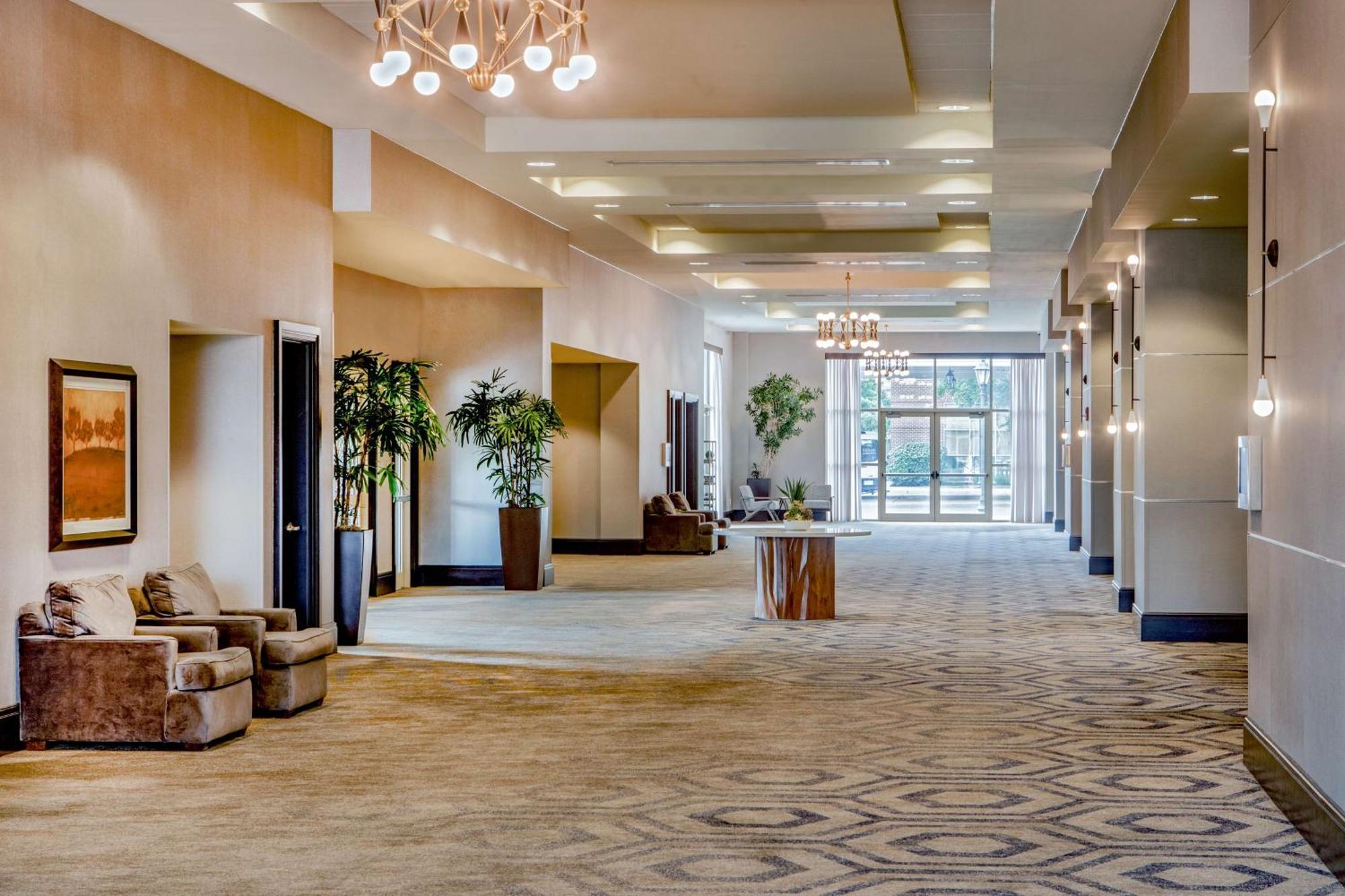 Отель Hilton Columbus/Polaris Экстерьер фото