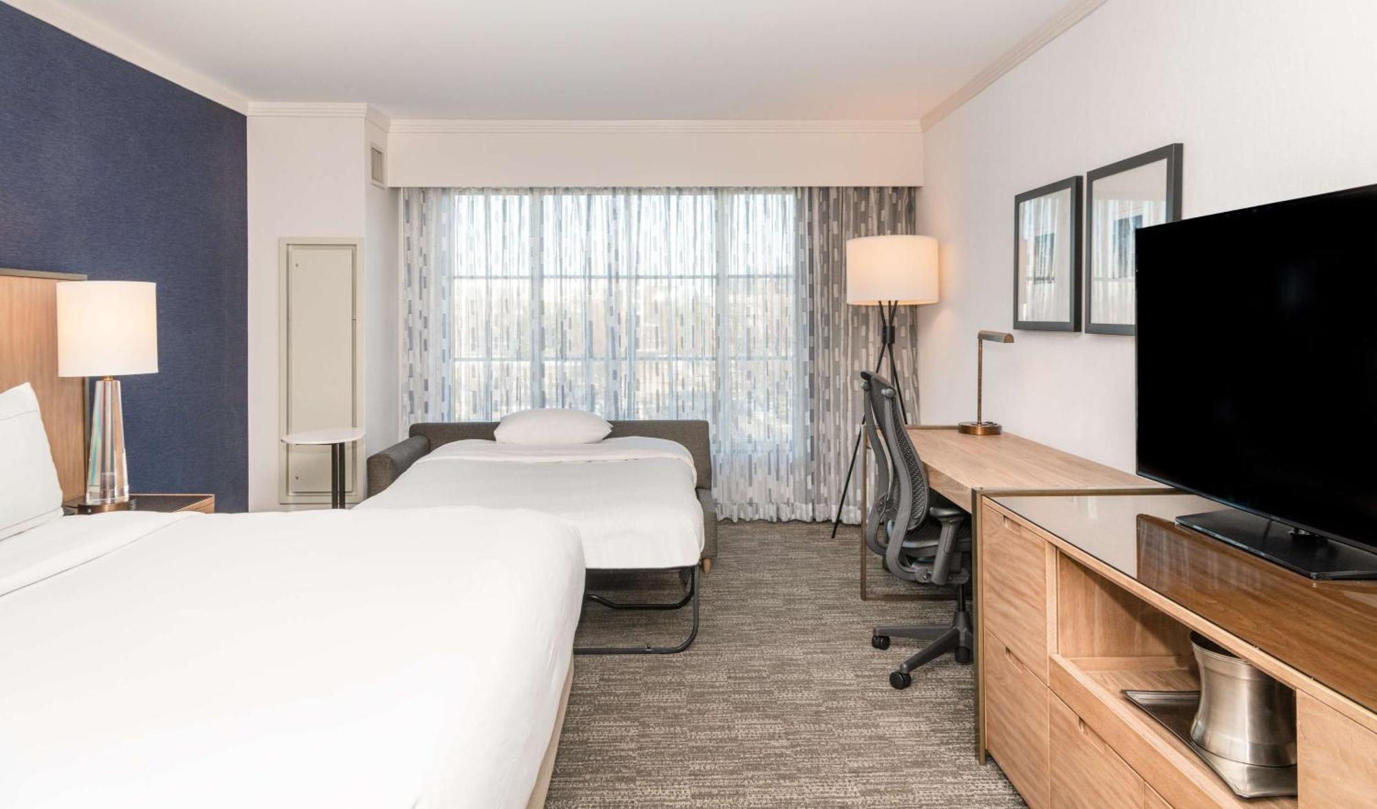 Отель Hilton Columbus/Polaris Экстерьер фото