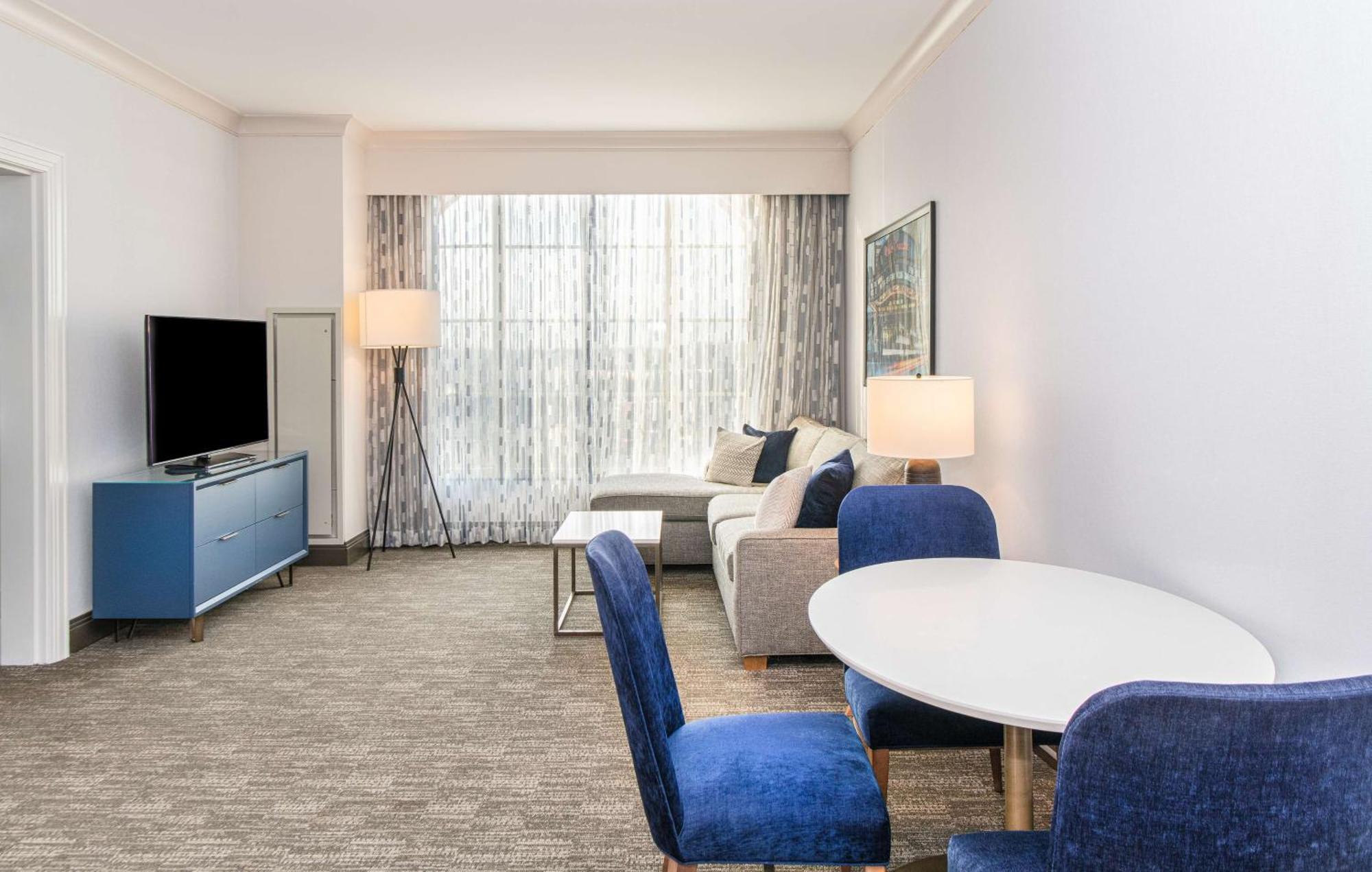 Отель Hilton Columbus/Polaris Экстерьер фото