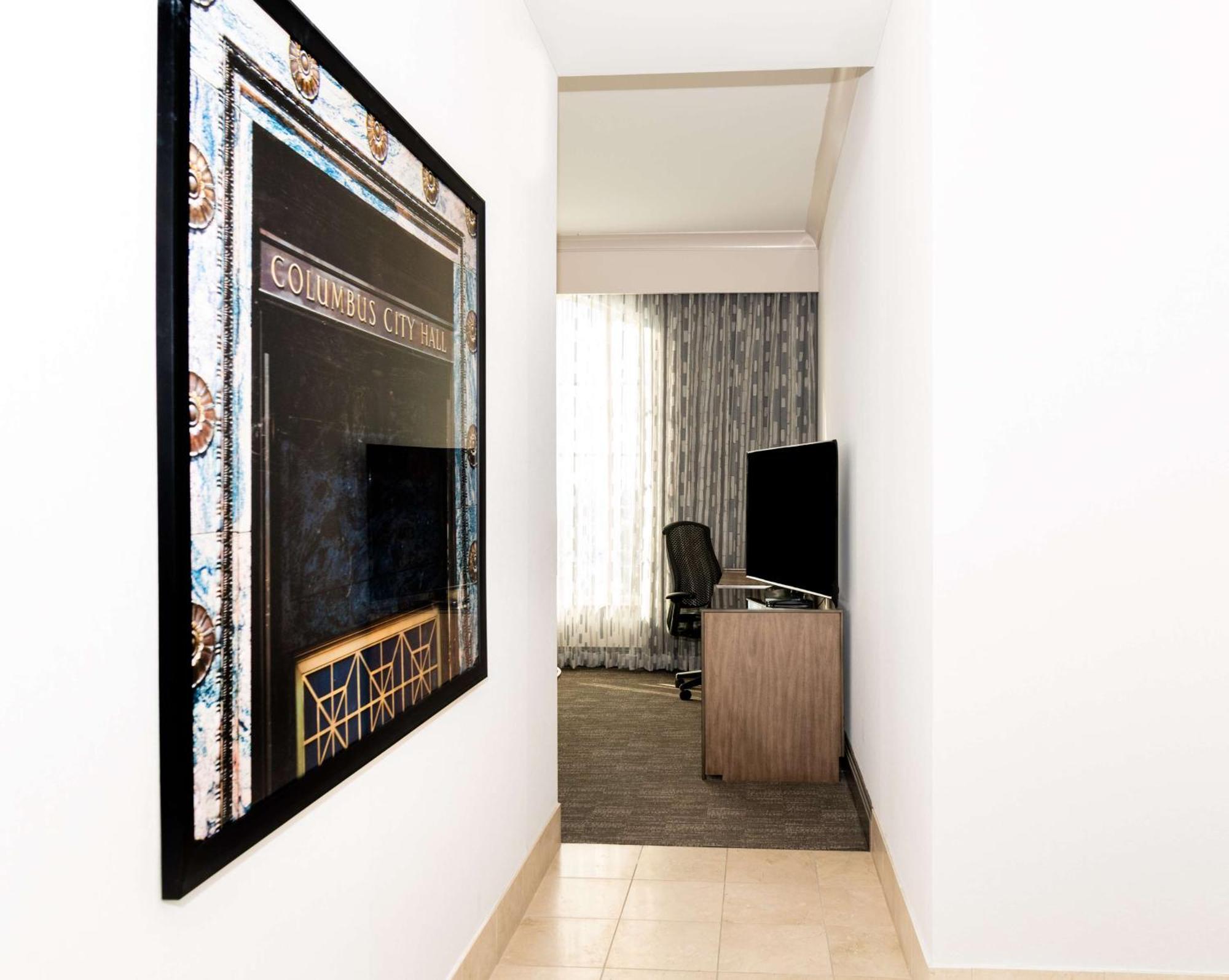 Отель Hilton Columbus/Polaris Экстерьер фото